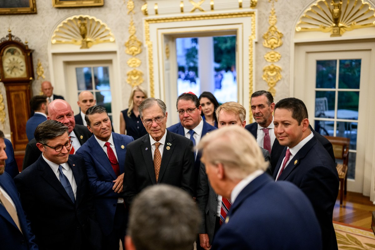 President Donald Trump hosts a dinner in the newly renovated White House Rose Garden, Friday, September 5, 2025. (Official White House Photo by Daniel Torok)