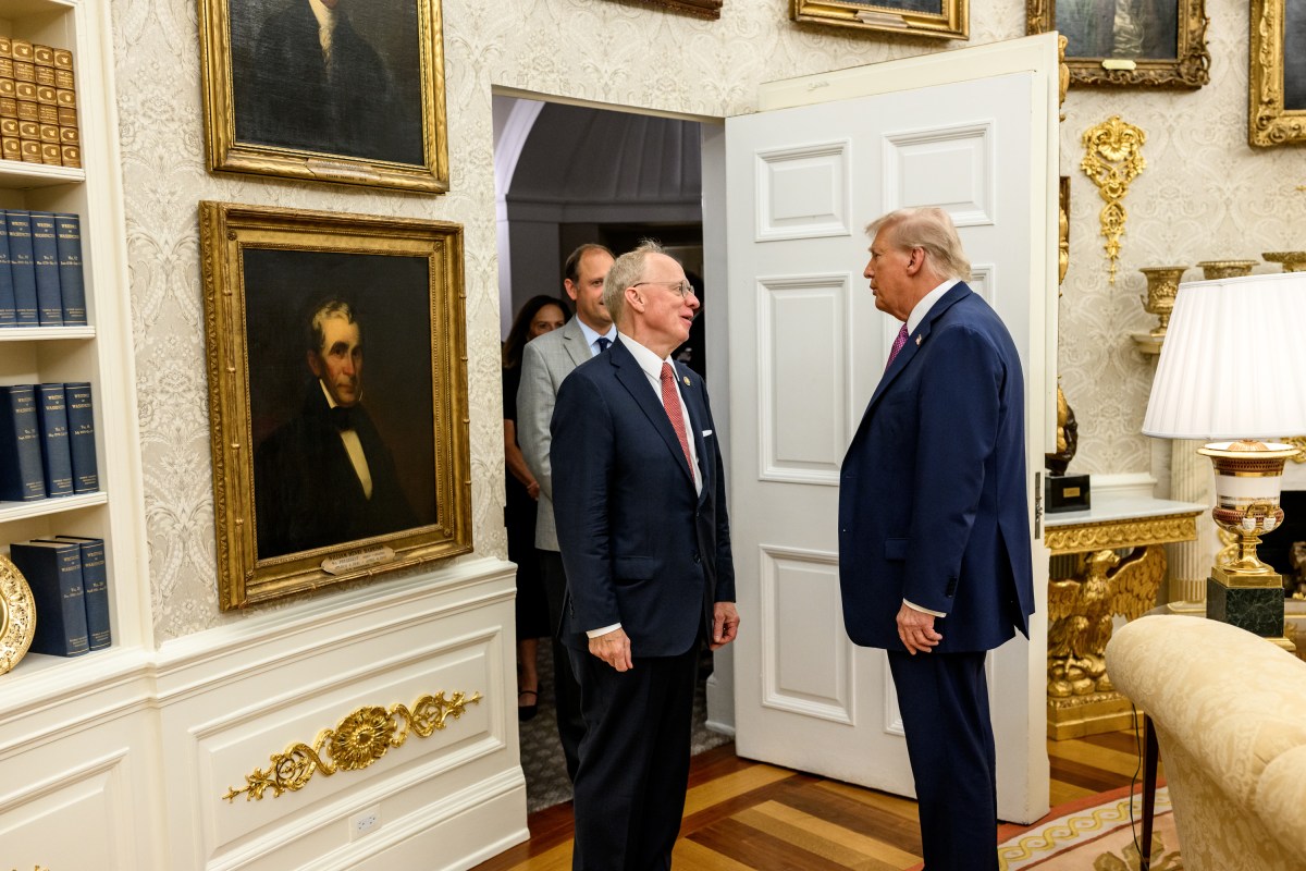 President Donald Trump hosts a dinner in the newly renovated White House Rose Garden, Friday, September 5, 2025. (Official White House Photo by Daniel Torok)