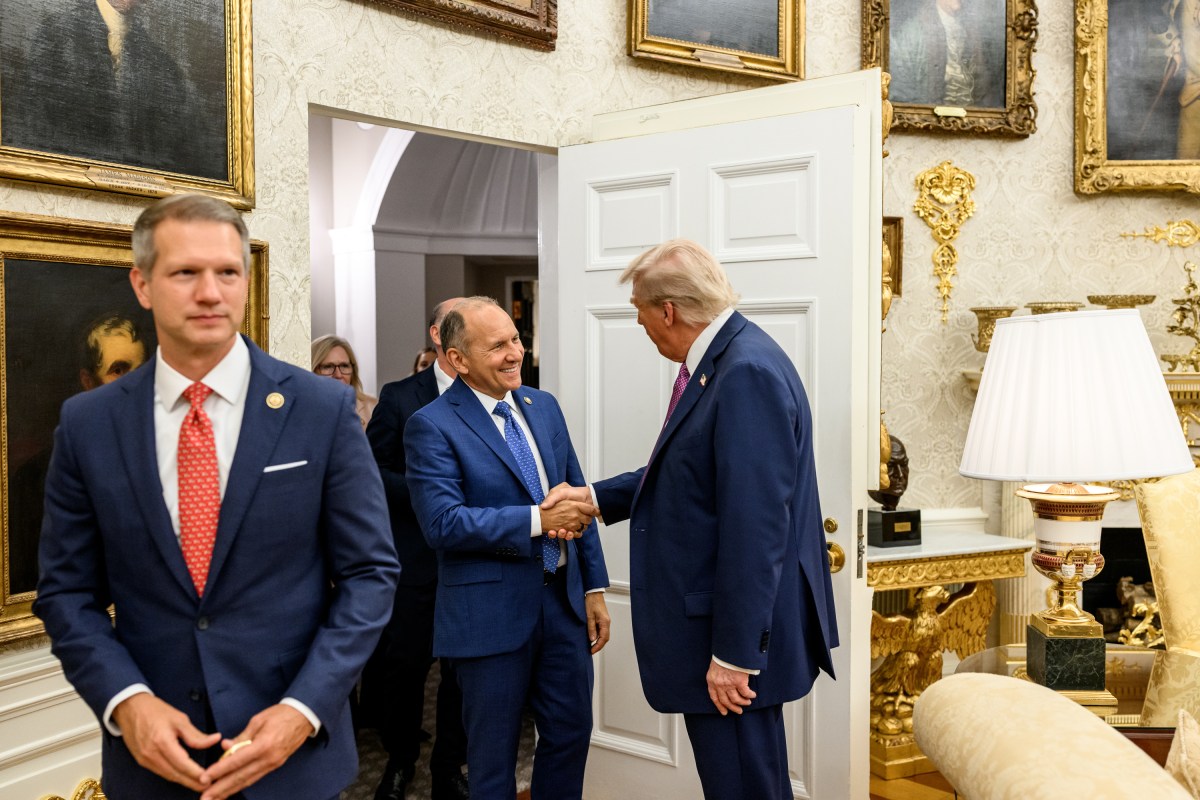 President Donald Trump hosts a dinner in the newly renovated White House Rose Garden, Friday, September 5, 2025. (Official White House Photo by Daniel Torok)