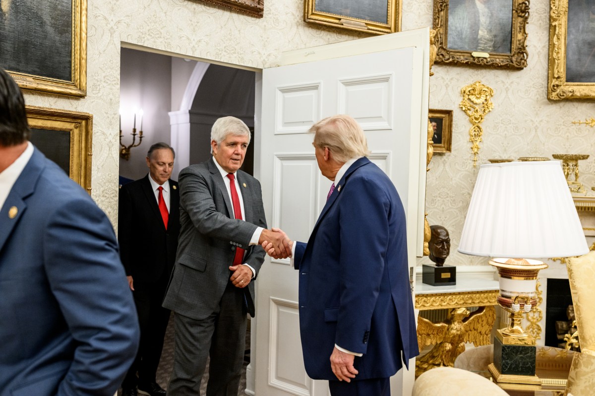 President Donald Trump hosts a dinner in the newly renovated White House Rose Garden, Friday, September 5, 2025. (Official White House Photo by Daniel Torok)