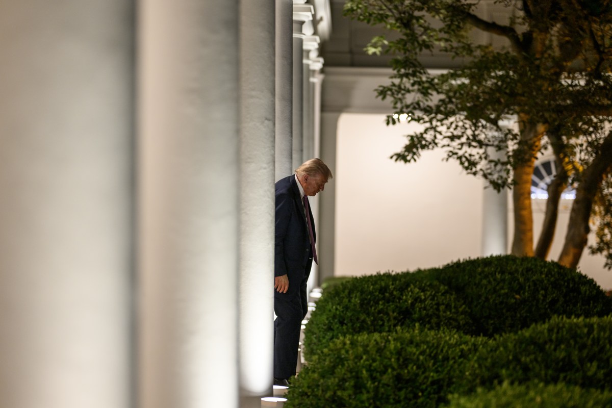 President Donald Trump hosts a dinner in the newly renovated White House Rose Garden, Friday, September 5, 2025. (Official White House Photo by Daniel Torok)