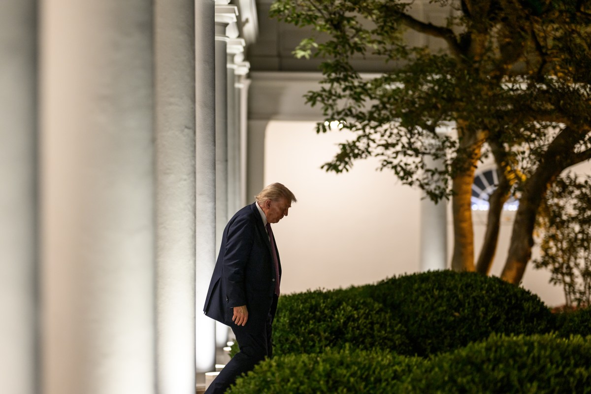President Donald Trump hosts a dinner in the newly renovated White House Rose Garden, Friday, September 5, 2025. (Official White House Photo by Daniel Torok)