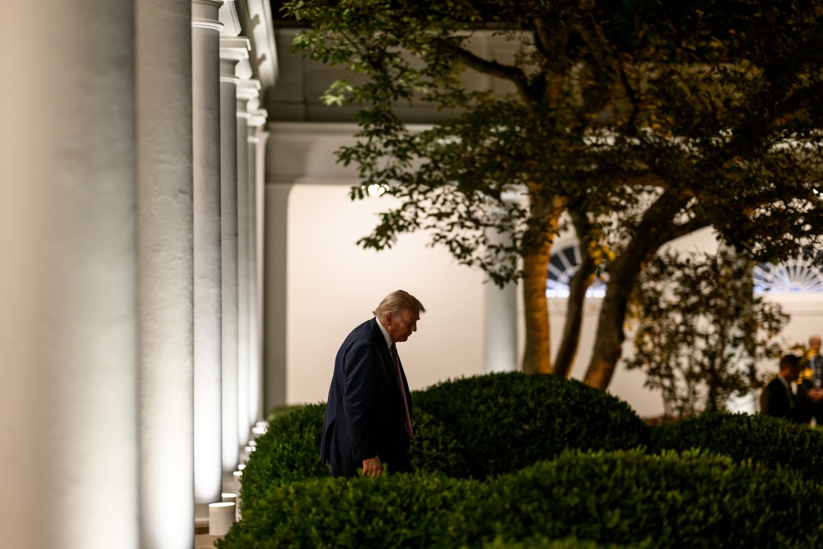 President Donald Trump hosts a dinner in the newly renovated White House Rose Garden, Friday, September 5, 2025. (Official White House Photo by Daniel Torok)