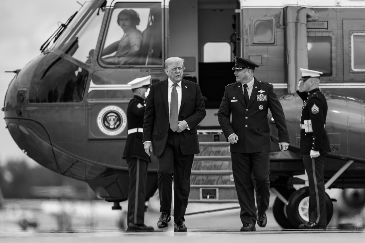 President Donald Trump disembarks Marine One at Joint Base Andrews, Maryland on Sunday, September 7, 2025, and boards Air Force One en route LaGuardia Airport in East Elmhurst, New York. (Official White House Photo by Daniel Torok)