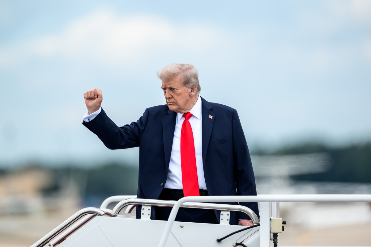 President Donald Trump boards Air Force One at Joint Base Andrews, Maryland on Sunday, September 7, 2025, en route LaGuardia Airport in East Elmhurst, New York. (Official White House Photo by Daniel Torok)