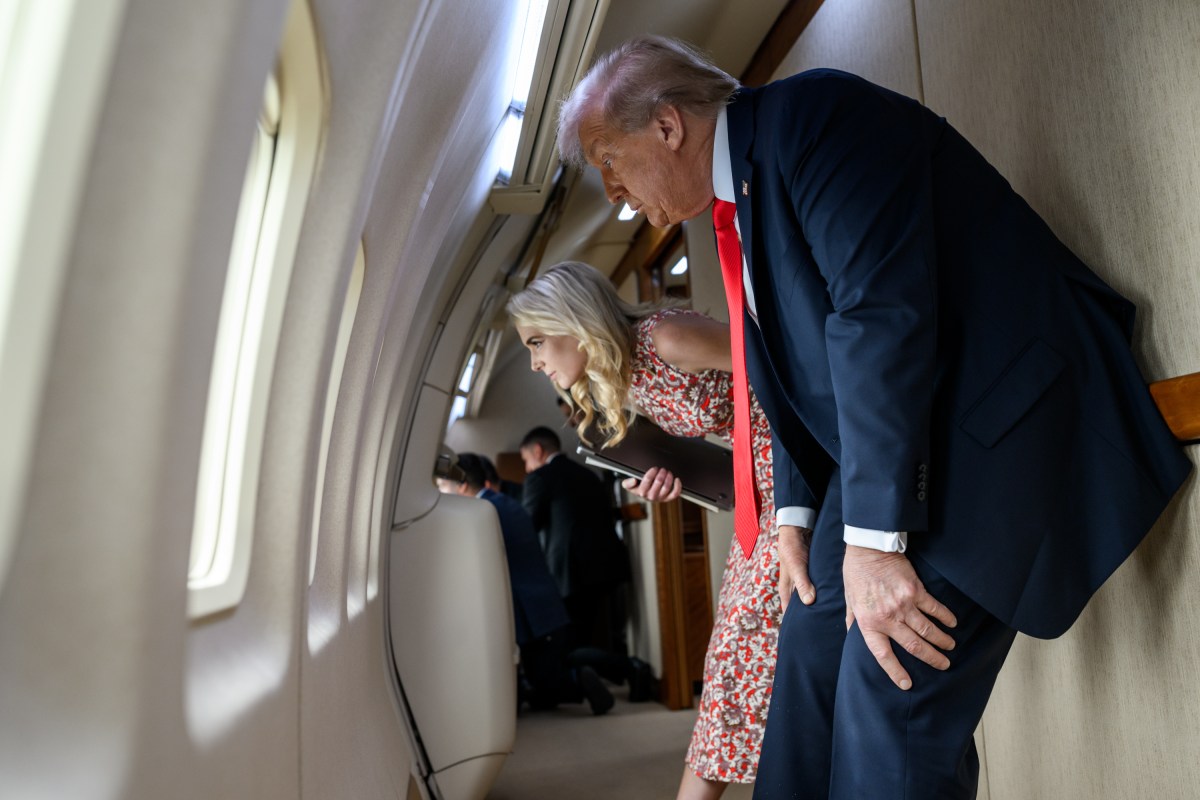 President Donald Trump looks out of the window of Air Force One, Sunday, September 7, 2025, before landing at LaGuardia Airport in East Elmhurst, New York, to attend the U.S. Open Men’s Championship. (Official White House Photo by Daniel Torok)