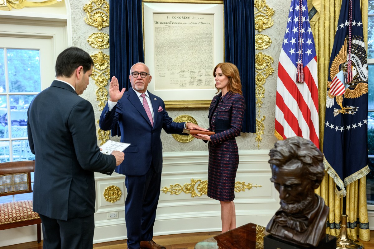 President Donald Trump participates in the swearing-in ceremony for U.S. Ambassador to Portugal John Arrigo, Tuesday, September 9, 2025, in the Oval Office. (Official White House Photo by Daniel Torok)