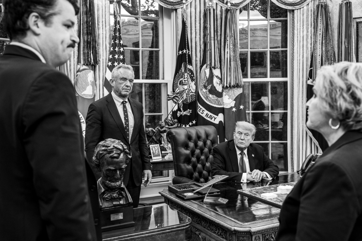 President Donald Trump and HHS Secretary Robert F. Kennedy, Jr., speak with Chief of Staff Susie Wiles after signing an Executive Order, Tuesday, September 9, 2025, in the Oval Office. (Official White House Photo by Daniel Torok)