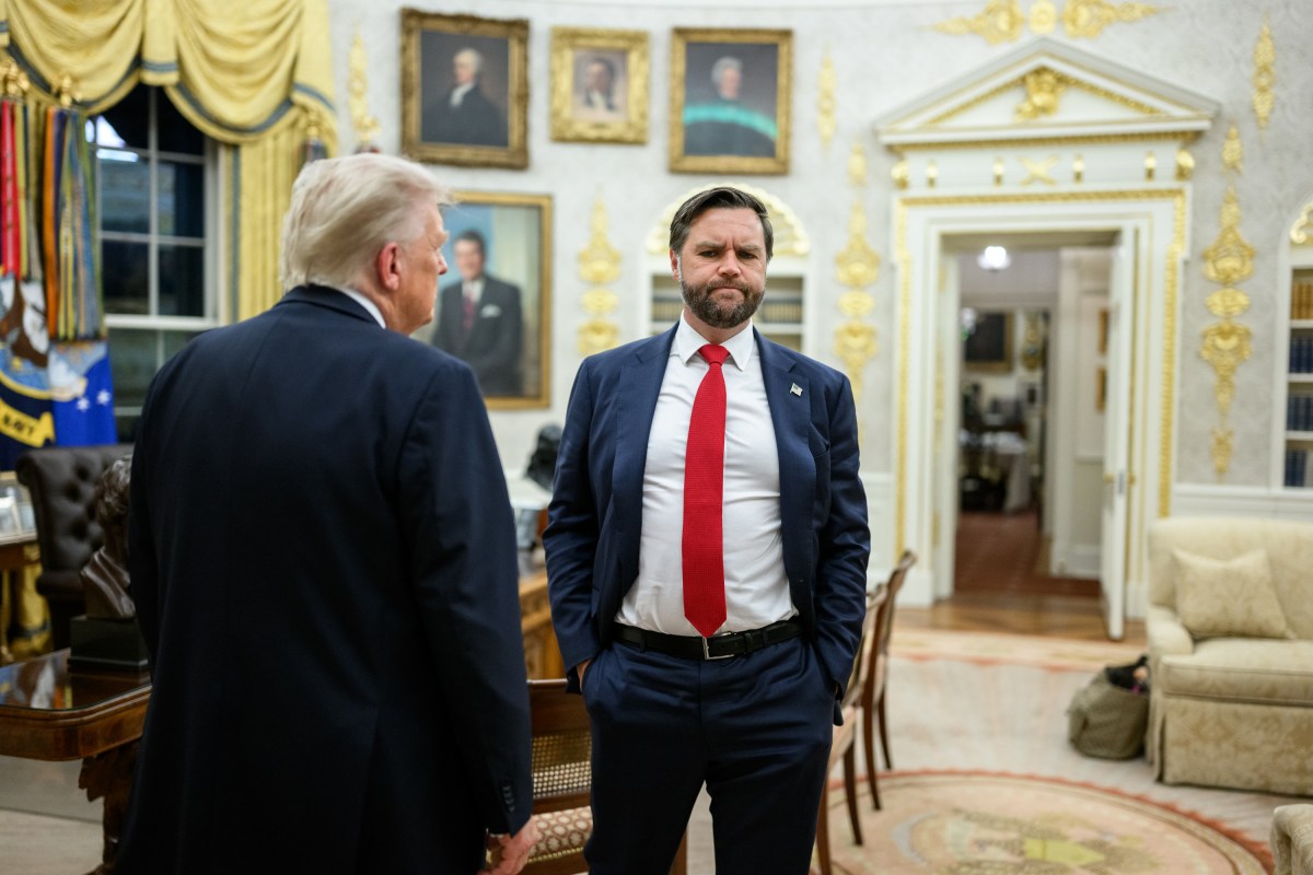 President Donald Trump has dinner with White House staff at Joe's Seafood, Prime Steak & Stone Crab in Washington, D.C., Tuesday, September 9, 2025. (Official White House Photo by Daniel Torok)