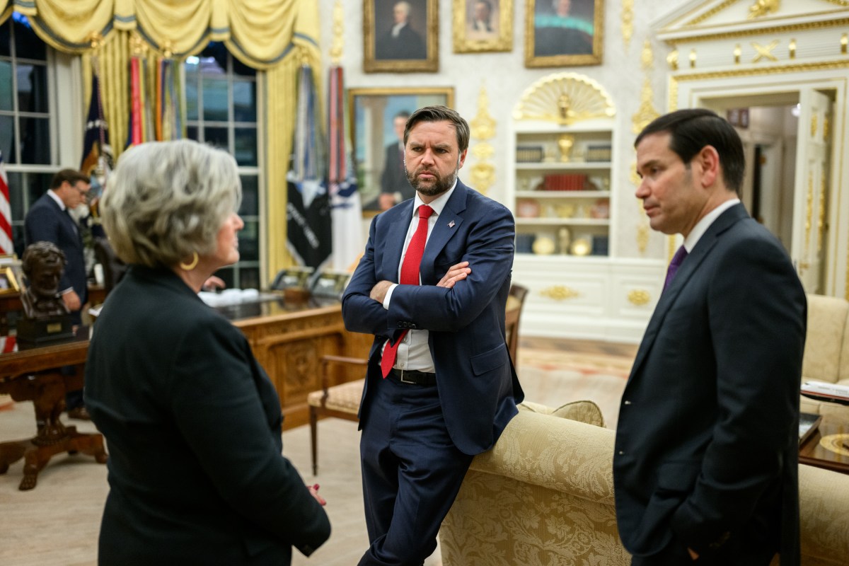 President Donald Trump has dinner with White House staff at Joe's Seafood, Prime Steak & Stone Crab in Washington, D.C., Tuesday, September 9, 2025. (Official White House Photo by Daniel Torok)