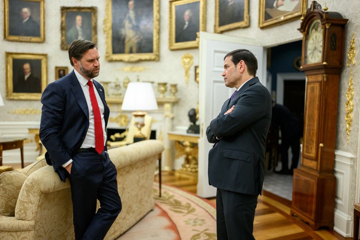 Vice President JD Vance speaks with Secretary of State Marco Rubio in the Oval Office, Tuesday, September 9, 2025. (Official White House Photo by Daniel Torok)