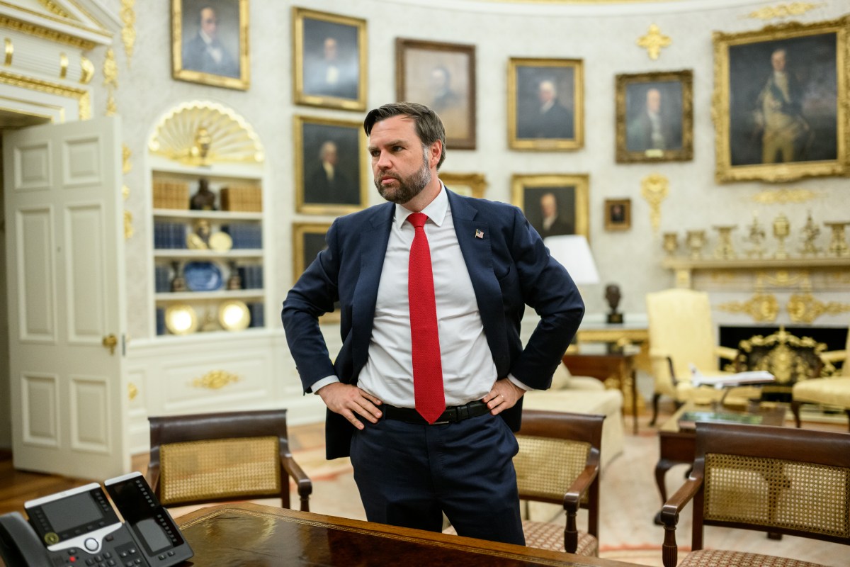 President Donald Trump speaks with Vice President JD Vance in the Oval Office, Tuesday, September 9, 2025. (Official White House Photo by Daniel Torok)