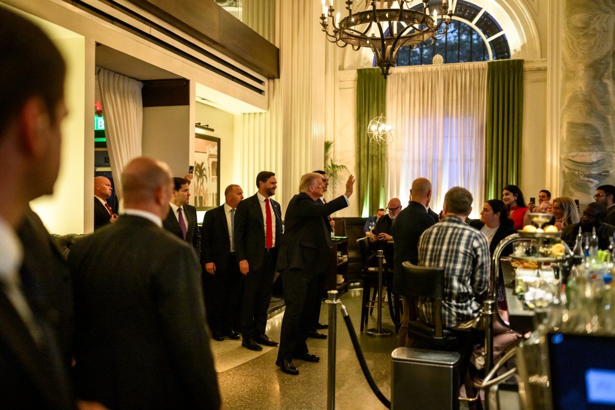 President Donald Trump greets the crowd at Joe's Seafood, Prime Steak & Stone Crab restaurant in Washington, D.C., Tuesday, September 9, 2025. (Official White House Photo by Daniel Torok)