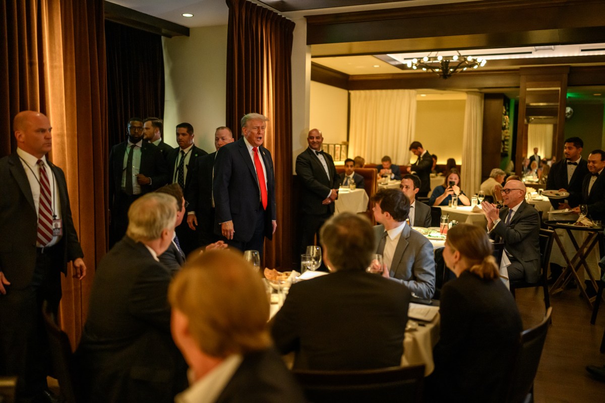 President Donald Trump greets the crowd at Joe's Seafood, Prime Steak & Stone Crab restaurant in Washington, D.C., Tuesday, September 9, 2025. (Official White House Photo by Daniel Torok)