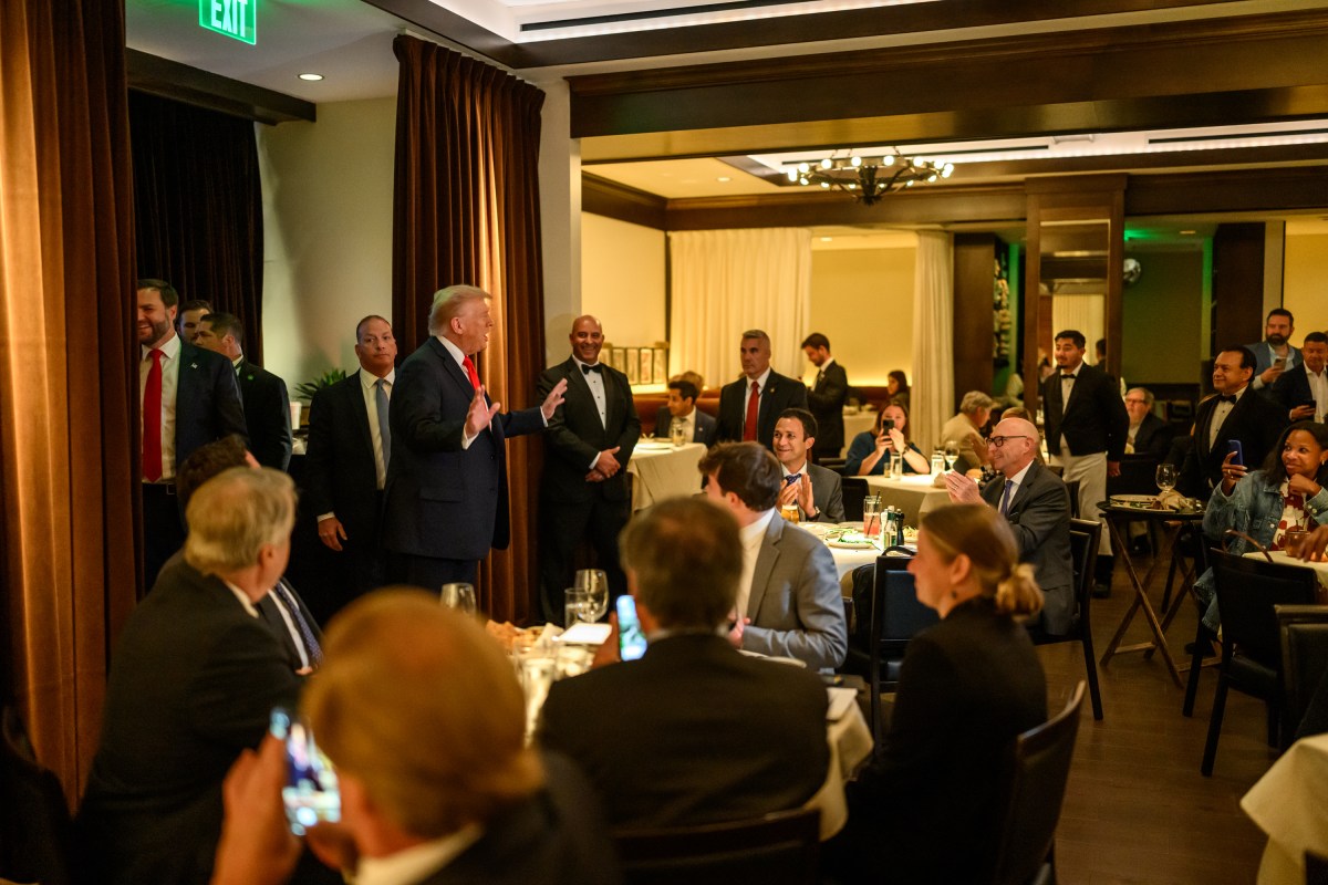 President Donald Trump greets the crowd at Joe's Seafood, Prime Steak & Stone Crab restaurant in Washington, D.C., Tuesday, September 9, 2025. (Official White House Photo by Daniel Torok)