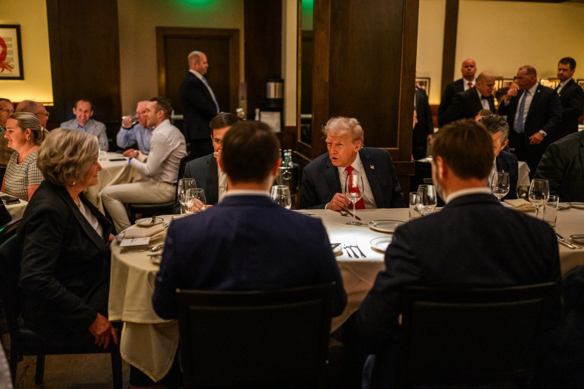 President Donald Trump has dinner with Cabinet members and White House staff at Joe’s Seafood, Prime Steak & Stone Crab restaurant in Washington, D.C., Tuesday, September 9, 2025. (Official White House Photo by Daniel Torok)