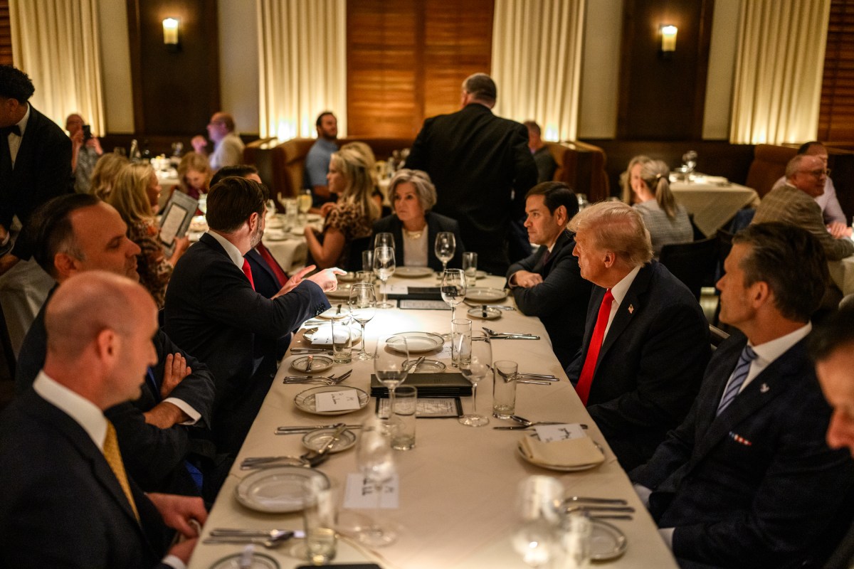 President Donald Trump has dinner with Cabinet members and White House staff at Joe’s Seafood, Prime Steak & Stone Crab restaurant in Washington, D.C., Tuesday, September 9, 2025. (Official White House Photo by Daniel Torok)