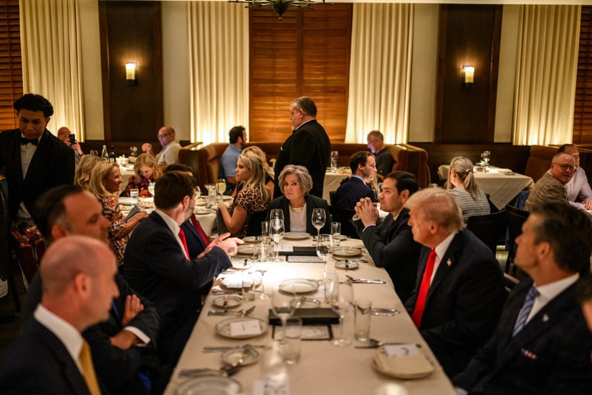 President Donald Trump has dinner with Cabinet members and White House staff at Joe’s Seafood, Prime Steak & Stone Crab restaurant in Washington, D.C., Tuesday, September 9, 2025. (Official White House Photo by Daniel Torok)