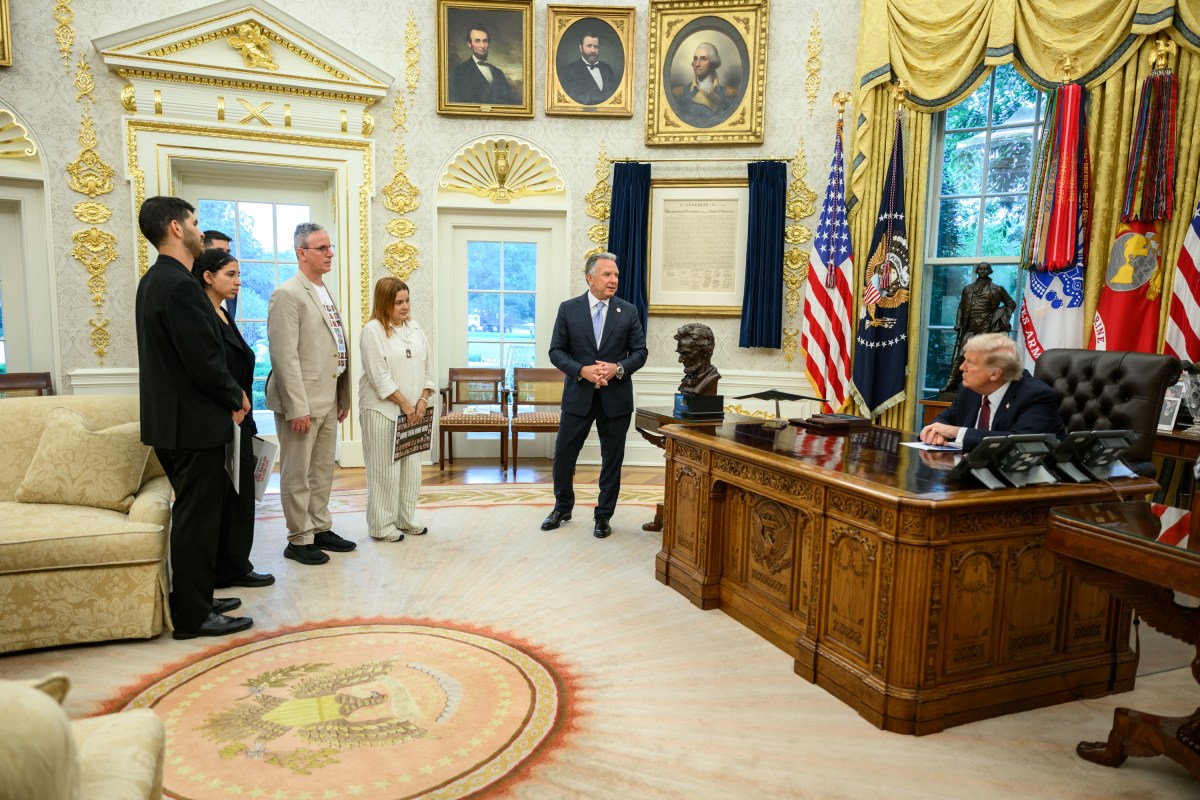 President Donald Trump and Special Envoy Steve Witkoff meet with freed Israeli hostages Ohad Ben Ami and Raz Ben Ami, and Ilay and Leela David, the siblings of Evyatar David, who is still held hostage by Hamas in Gaza, Wednesday, September 10, 2025, in the Oval Office. (Official White House Photo by Joyce N. Boghosian)