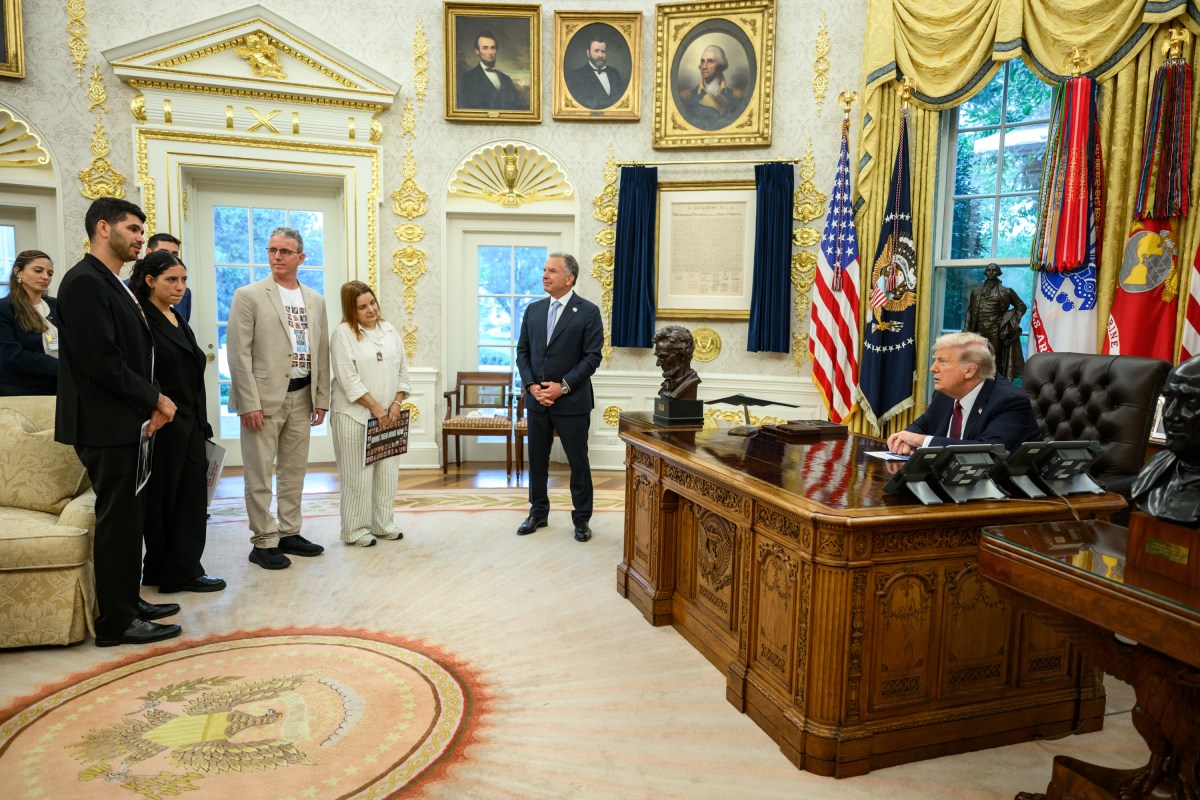 President Donald Trump and Special Envoy Steve Witkoff meet with freed Israeli hostages Ohad Ben Ami and Raz Ben Ami, and Ilay and Leela David, the siblings of Evyatar David, who is still held hostage by Hamas in Gaza, Wednesday, September 10, 2025, in the Oval Office. (Official White House Photo by Joyce N. Boghosian)