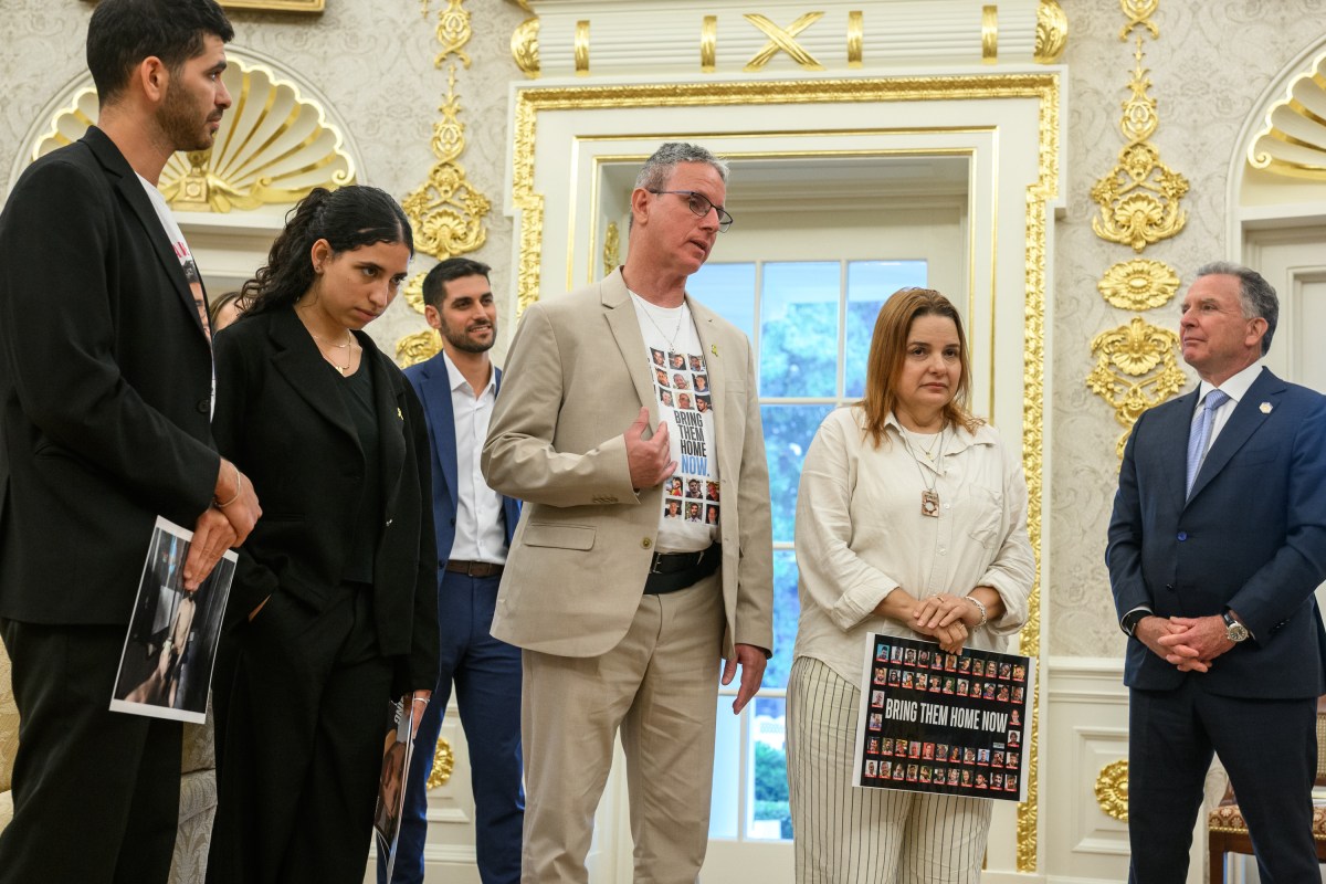 President Donald Trump and Special Envoy Steve Witkoff meet with freed Israeli hostages Ohad Ben Ami and Raz Ben Ami, and Ilay and Leela David, the siblings of Evyatar David, who is still held hostage by Hamas in Gaza, Wednesday, September 10, 2025, in the Oval Office. (Official White House Photo by Joyce N. Boghosian)