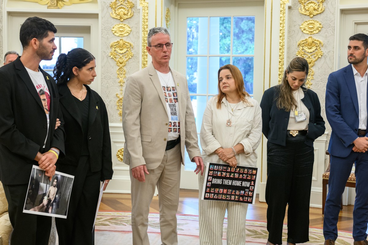 President Donald Trump meets with freed Israeli hostages Ohad Ben Ami and Raz Ben Ami, and Ilay and Leela David, the siblings of Evyatar David, who is still held hostage by Hamas in Gaza, Wednesday, September 10, 2025, in the Oval Office. (Official White House Photo by Joyce N. Boghosian)