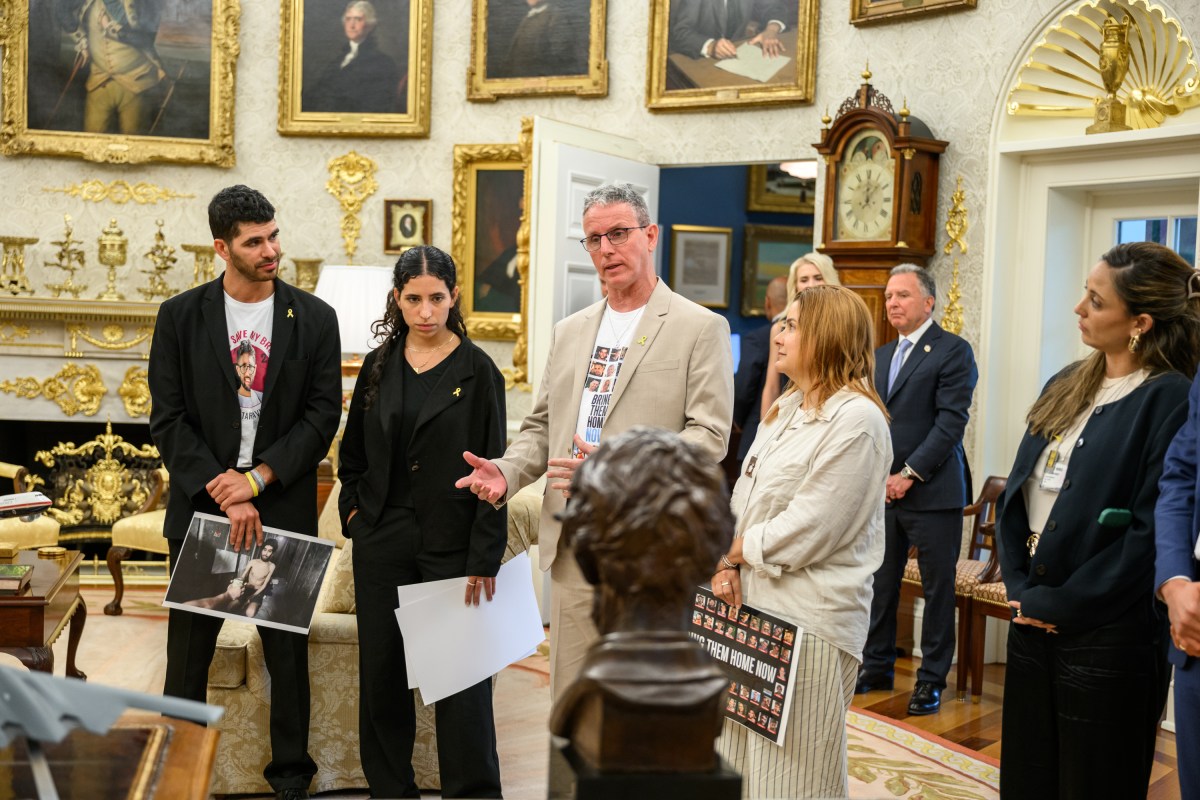 President Donald Trump meets with freed Israeli hostages Ohad Ben Ami and Raz Ben Ami, and Ilay and Leela David, the siblings of Evyatar David, who is still held hostage by Hamas in Gaza, Wednesday, September 10, 2025, in the Oval Office. (Official White House Photo by Joyce N. Boghosian)