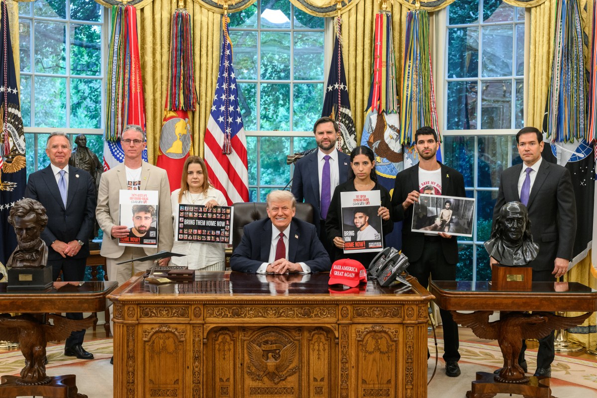 President Donald Trump, Vice President JD Vance, and Secretary of State Marco Rubio meet with freed Israeli hostages Ohad Ben Ami and Raz Ben Ami, and Ilay and Leela David, the siblings of Evyatar David, who is still held hostage by Hamas in Gaza, Wednesday, September 10, 2025, in the Oval Office. (Official White House Photo by Joyce N. Boghosian)