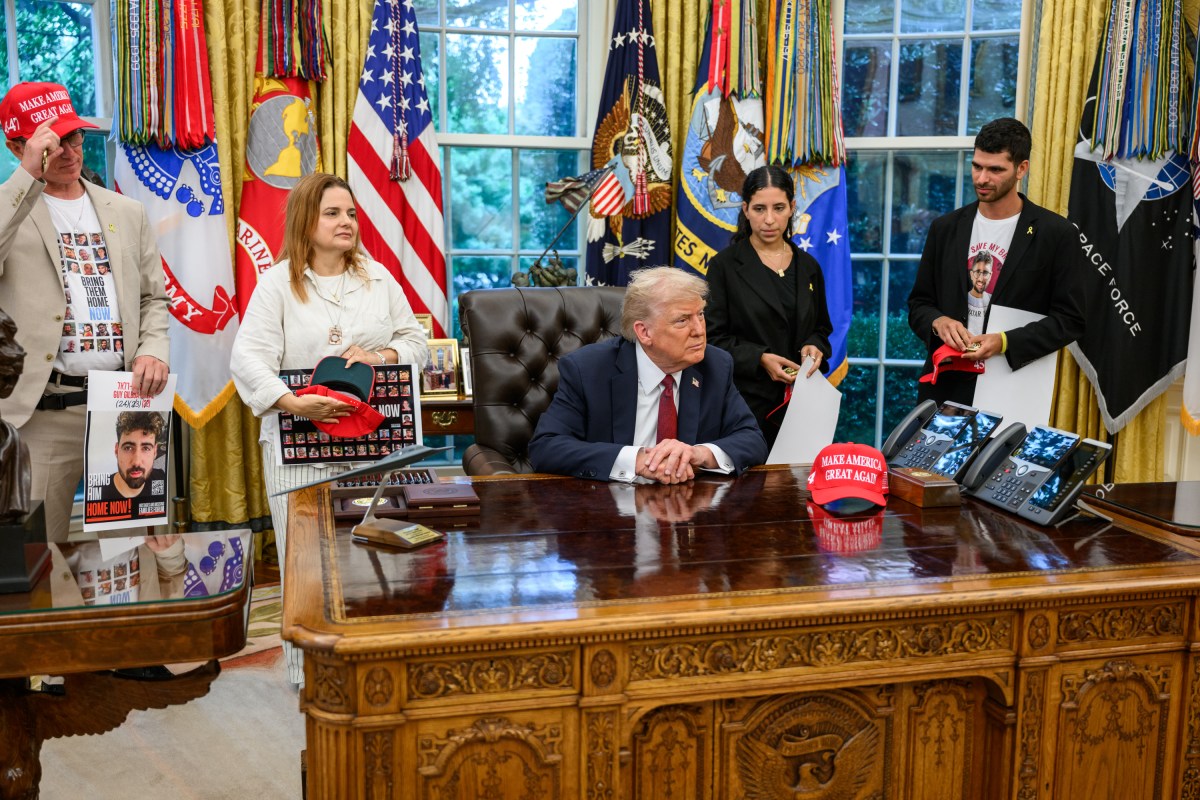 President Donald Trump meets with freed Israeli hostages Ohad Ben Ami and Raz Ben Ami, and Ilay and Leela David, the siblings of Evyatar David, who is still held hostage by Hamas in Gaza, Wednesday, September 10, 2025, in the Oval Office. (Official White House Photo by Joyce N. Boghosian)