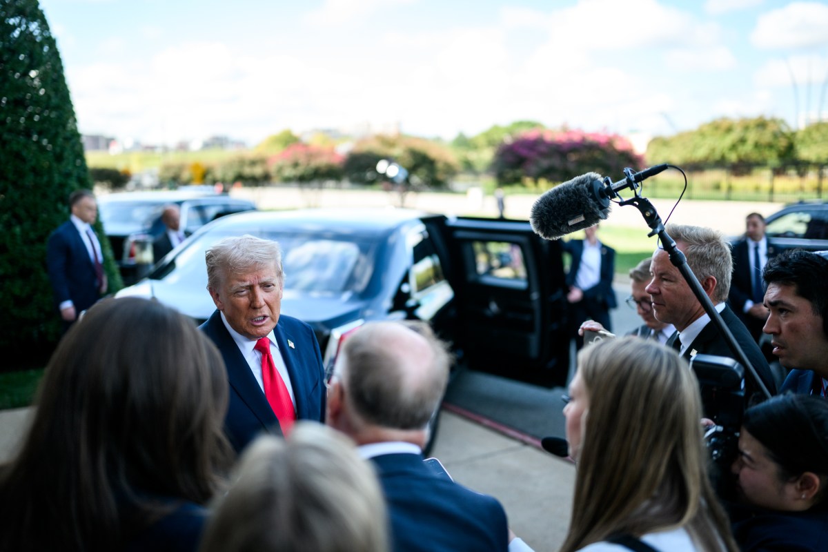 President Donald Trump and First Lady Melania Trump depart the Pentagon in Arlington, Virginia on Thursday, September 11, 2025, en route to the White House in Washington. (Official White House Photo by Daniel Torok)