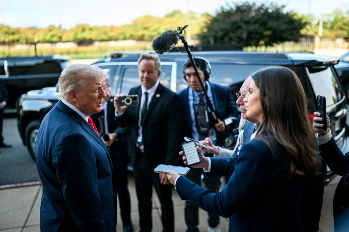 President Donald Trump and First Lady Melania Trump depart the Pentagon in Arlington, Virginia on Thursday, September 11, 2025, en route to the White House in Washington. (Official White House Photo by Daniel Torok)