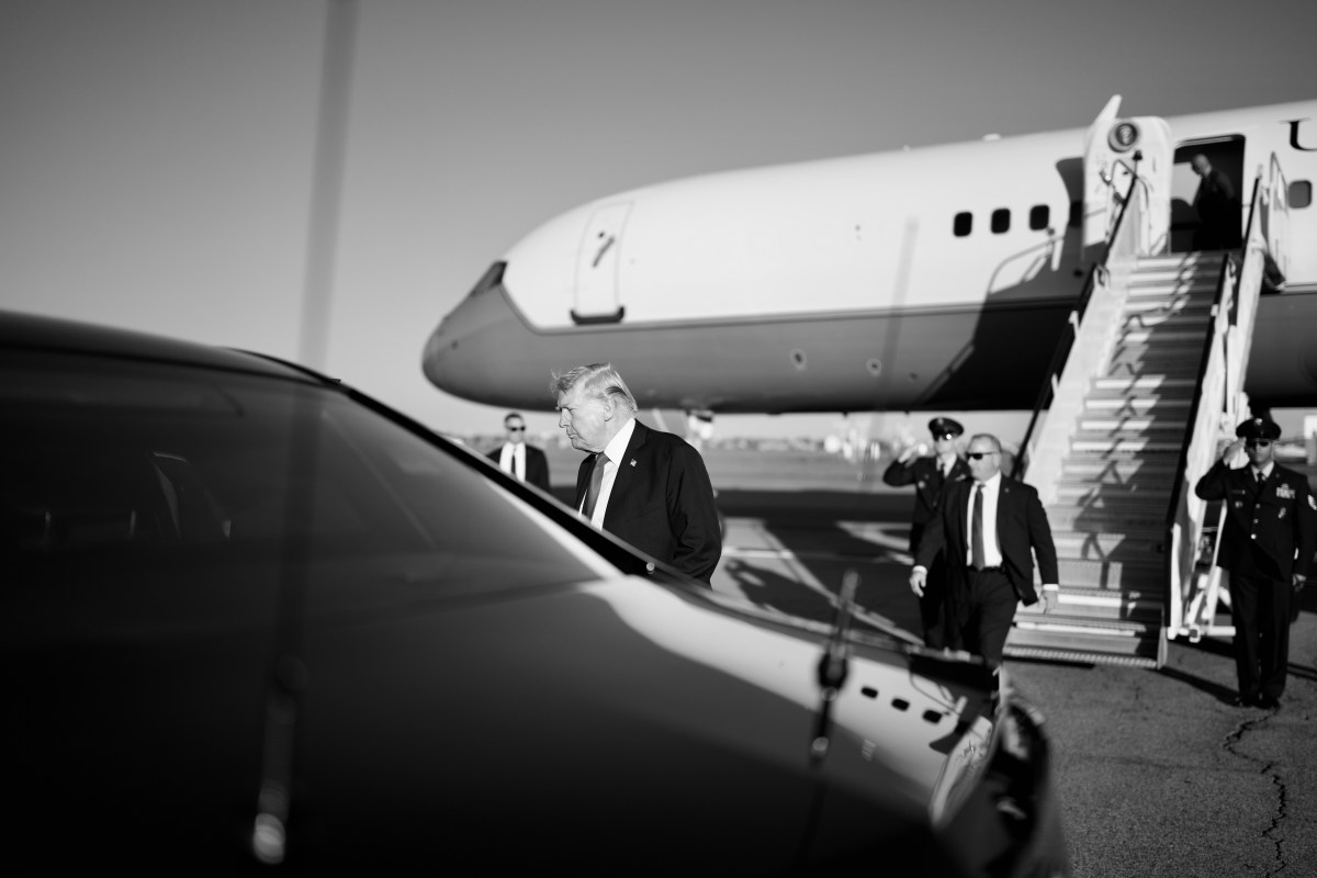 President Donald Trump disembarks Air Force One at LaGuardia Airport in East Elmhurst, Queens, New York on Thursday, September 11, 2025. (Official White House Photo by Daniel Torok)