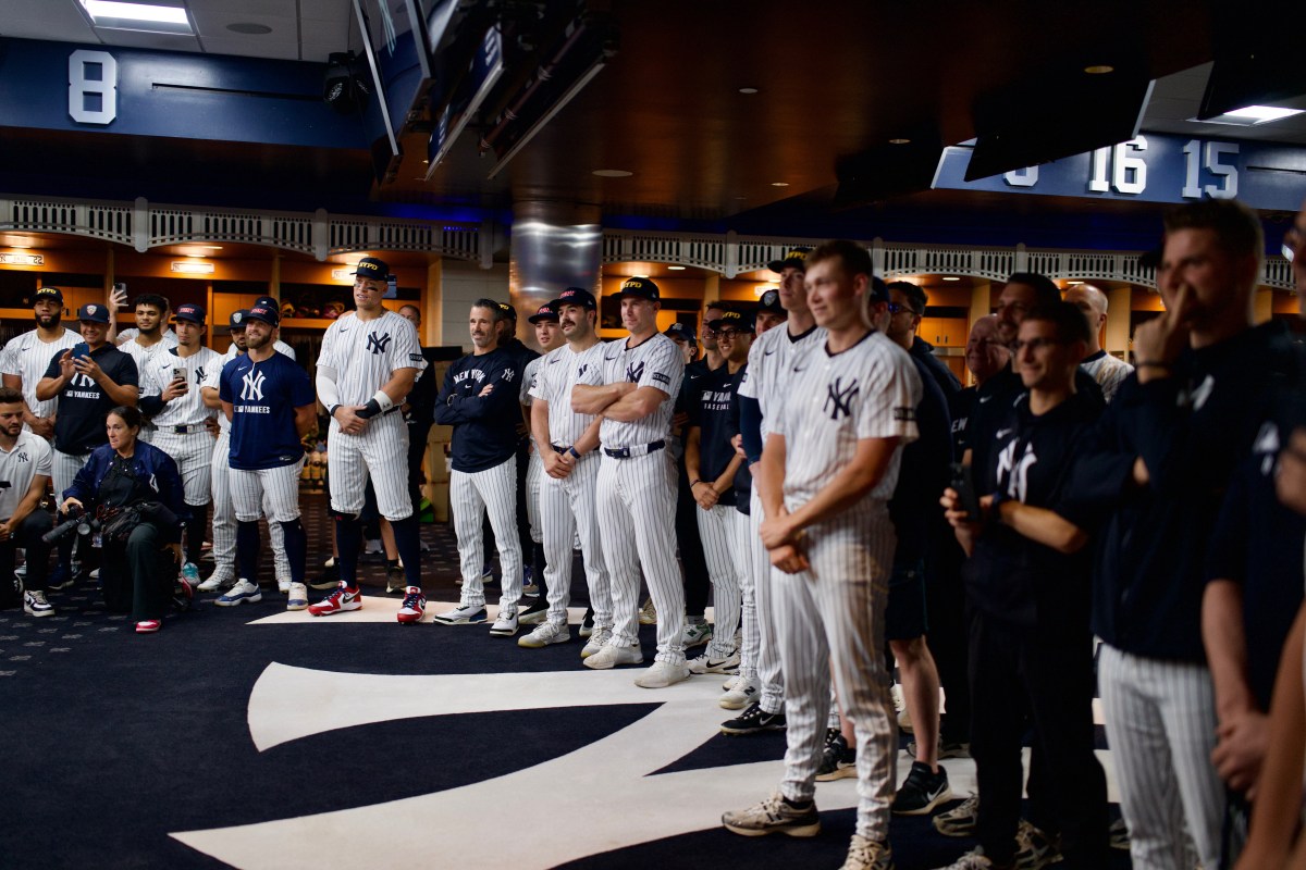 President Donald Trump greets players and coaches with the New York Yankees baseball team, Thursday, September 11, 2025, before a Yankees-Tigers game at Yankee Stadium in the Bronx, New York. (Official White House Photo by Daniel Torok)