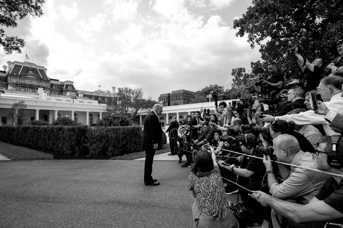 President Donald Trump boards Marine One on the South Lawn of the White House en route to Joint Base Andrews, Maryland on Thursday, September 11, 2025, for a trip to New York. (Official White House Photo by Patrick Ruddy)