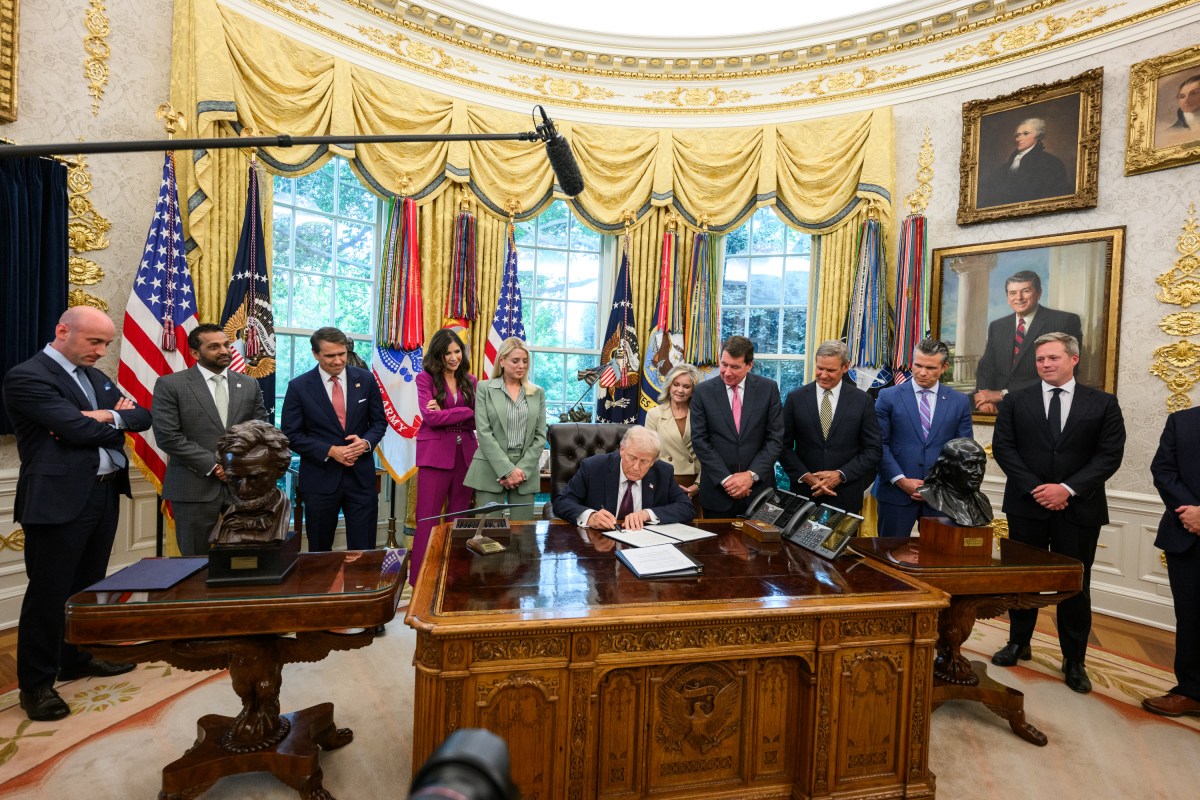 President Donald Trump signs a Presidential Memorandum that will deploy the National Guard to Memphis, Tennessee, to establish the “Memphis Safe Task Force,” Monday, September 15, 2025, in the Oval Office. (Official White House Photo by Molly Riley)