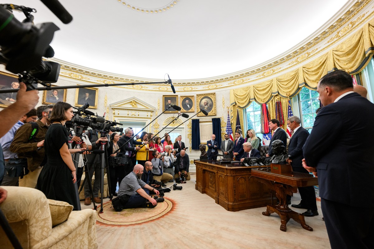 President Donald Trump speaks to members of the media after signing a Presidential Memorandum that will deploy the National Guard to Memphis, Tennessee, to establish the “Memphis Safe Task Force,” Monday, September 15, 2025, in the Oval Office. (Official White House Photo by Molly Riley)