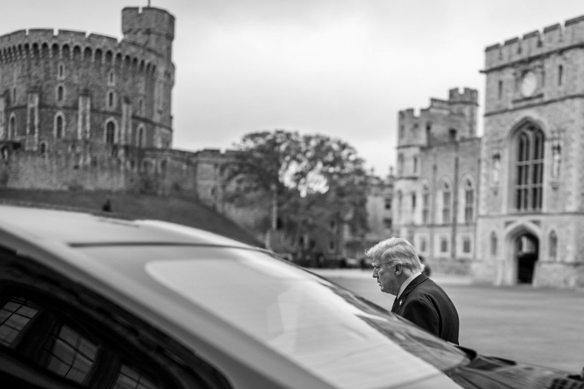 President Donald Trump and First Lady Melania Trump bid their farewells to King Charles III and Queen Camilla at Windsor Castle, Thursday, September 18, 2025, in Windsor, England. (Official White House Photo by Daniel Torok)