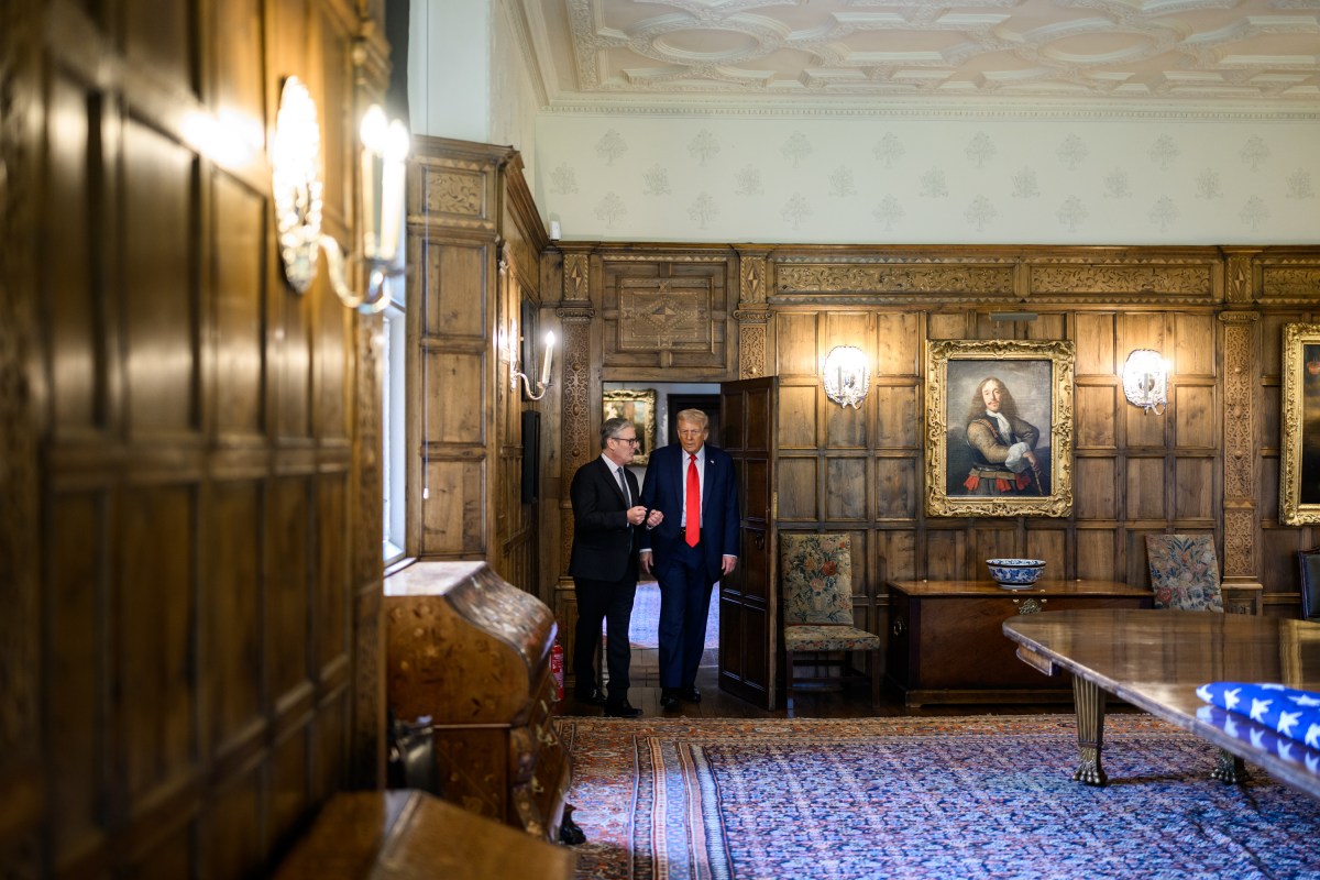 President Donald Trump tours Chequers, the prime minister’s house in Buckinghamshire, England, with Prime Minister Keir Starmer on Thursday, September 18, 2025. (Official White House Photo by Daniel Torok)
