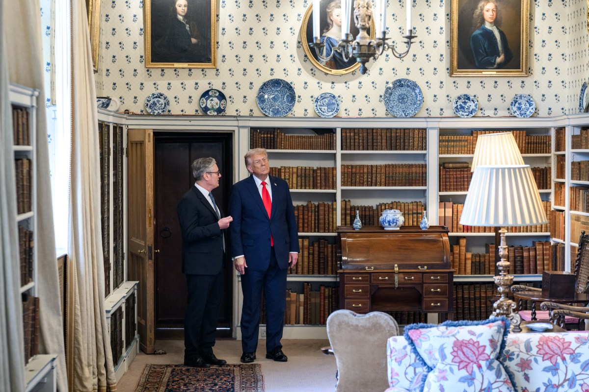 President Donald Trump tours Chequers, the prime minister’s house in Buckinghamshire, England, with Prime Minister Keir Starmer on Thursday, September 18, 2025. (Official White House Photo by Daniel Torok)