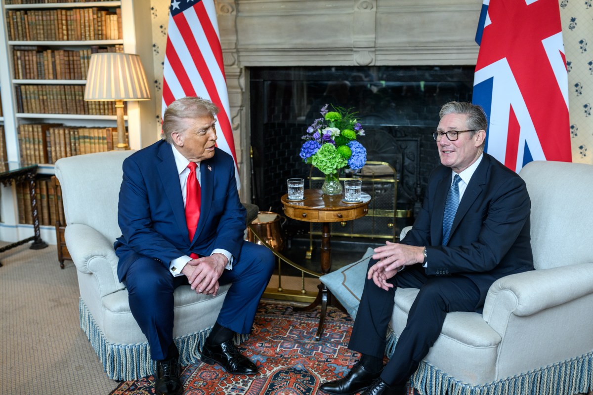President Donald Trump poses for a portrait with Prime Minister Keir Starmer at Chequers in Buckinghamshire, England, Thursday, September 18, 2025. (Official White House Photo by Daniel Torok)