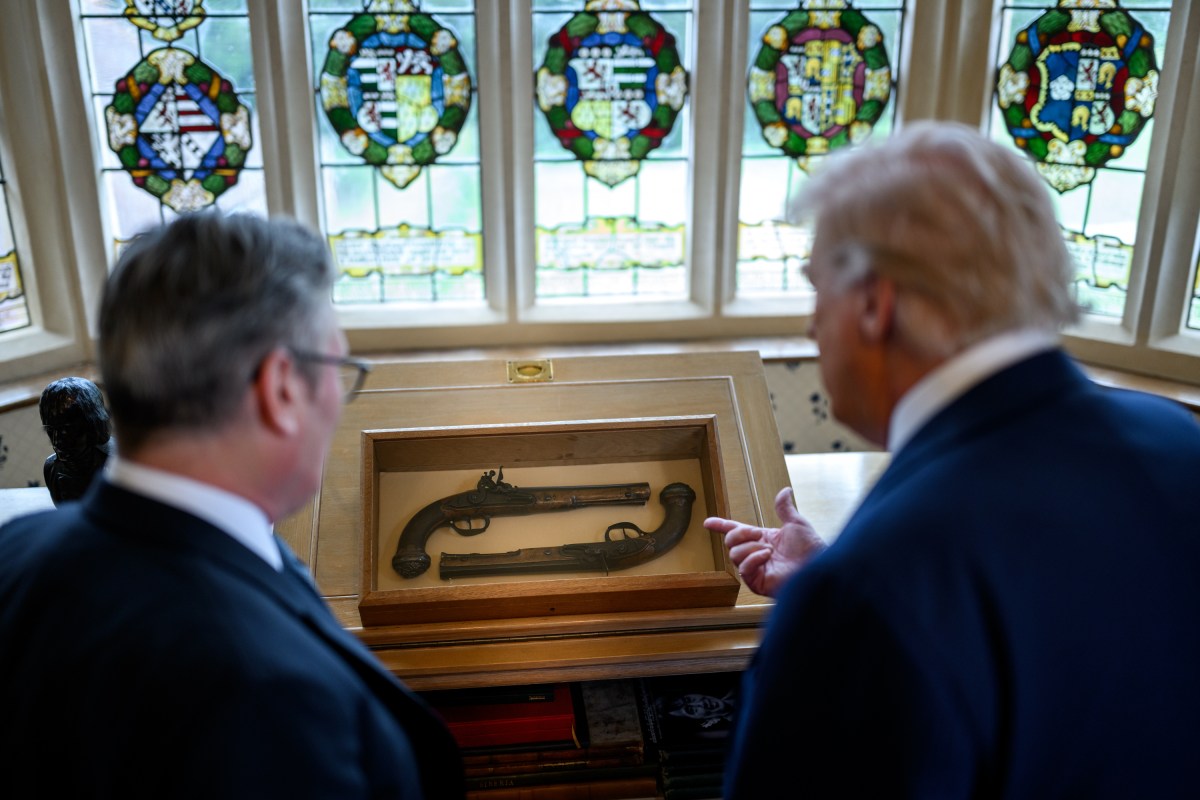 President Donald Trump tours Chequers, the prime minister’s house in Buckinghamshire, England, with Prime Minister Keir Starmer on Thursday, September 18, 2025. (Official White House Photo by Daniel Torok)