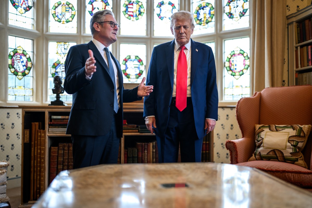 President Donald Trump tours Chequers, the prime minister’s house in Buckinghamshire, England, with Prime Minister Keir Starmer on Thursday, September 18, 2025. (Official White House Photo by Daniel Torok)