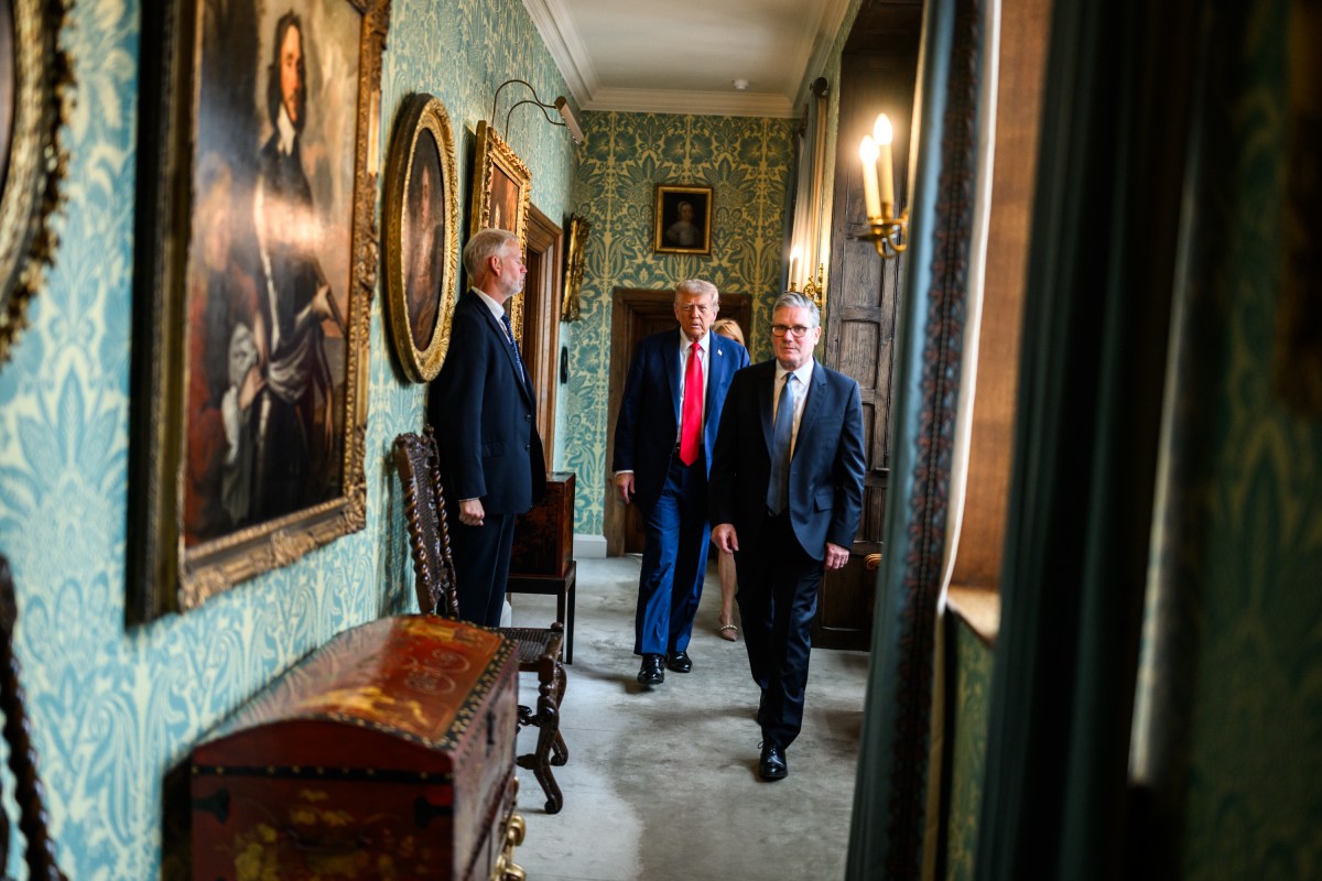 President Donald Trump tours Chequers, the prime minister’s house in Buckinghamshire, England, with Prime Minister Keir Starmer on Thursday, September 18, 2025. (Official White House Photo by Daniel Torok)