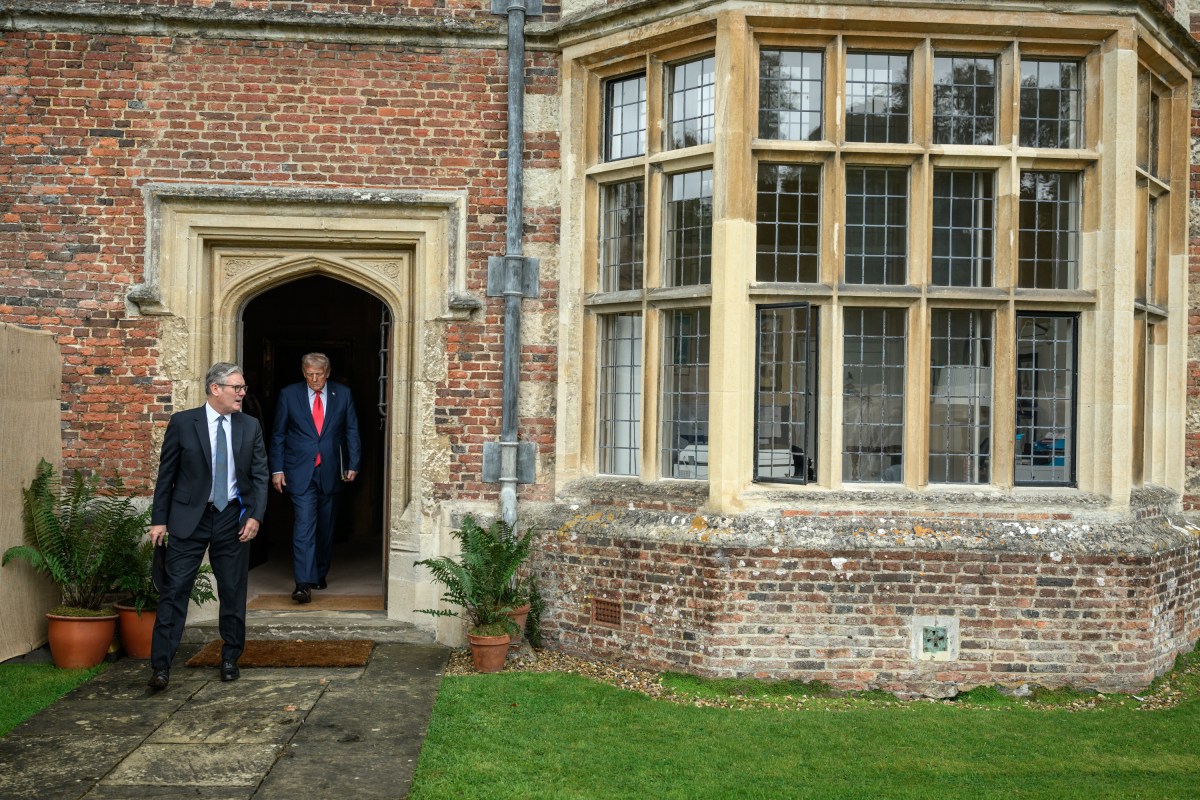 President Donald Trump and Prime Minister Keir Starmer walk through Chequers, the prime minister’s house in Buckinghamshire, England, before a bilateral meeting on Thursday, September 18, 2025. (Official White House Photo by Daniel Torok)