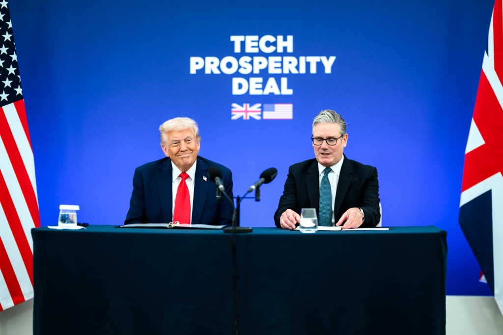 President Donald Trump signs a memorandum of understanding at a business leader reception with Prime Minister Keir Starmer at Chequers, the prime minister’s house in Buckinghamshire, England, on Thursday, September 18, 2025. (Official White House Photo by Daniel Torok)