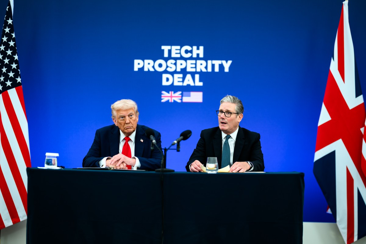 President Donald Trump signs a memorandum of understanding at a business leader reception with Prime Minister Keir Starmer at Chequers, the prime minister’s house in Buckinghamshire, England, on Thursday, September 18, 2025. (Official White House Photo by Daniel Torok)