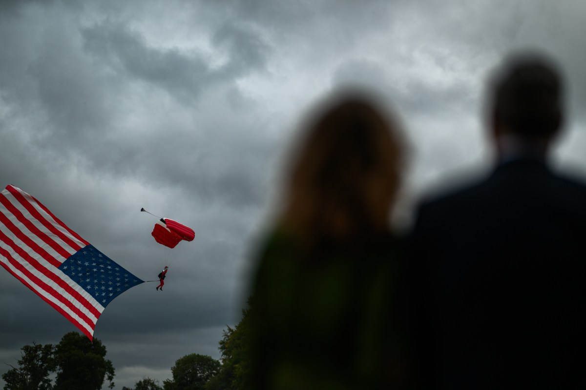 President Donald Trump and First Lady Melania Trump view a demonstration by the Red Devils, the British Parachute Regiment, alongside Prime Minister Keir Starmer and Lady Victoria Starmer at Chequers in Buckinghamshire, England on Thursday, September 18, 2025. (Official White House Photo by Daniel Torok)
