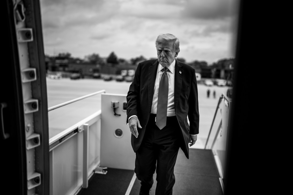 President Donald Trump departs Marine One and boards Air Force One at Joint Base Andrews, Maryland, en route to the Memorial Service for Charlie Kirk at State Farm Stadium in Glendale, Arizona, Sunday, September 21, 2025. (Official White House Photo by Daniel Torok)