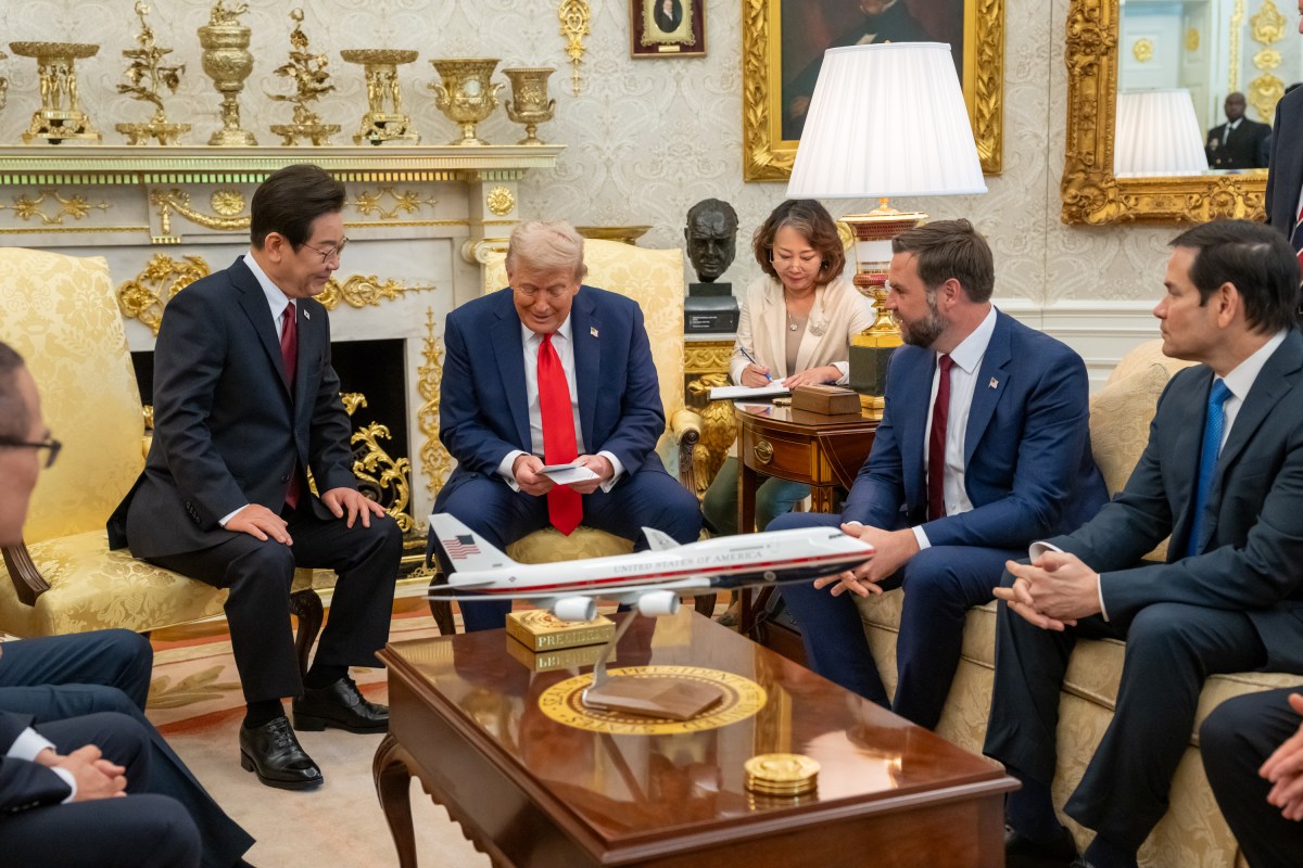 President Donald Trump hosts a bilateral meeting with President Lee Jae-myung of the Republic of Korea, Monday, August 25, 2025, in the Oval Office. (Official White House Photo by Emily J. Higgins.)