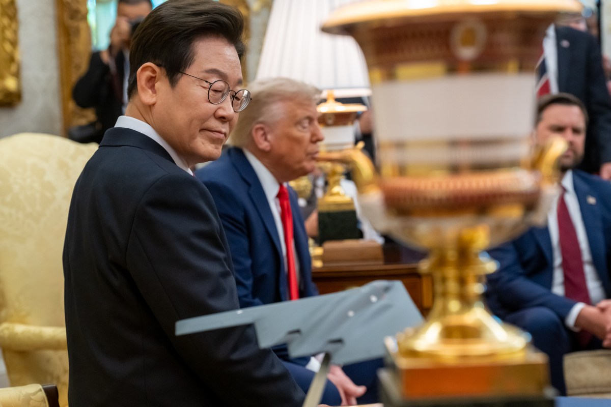 President Donald Trump hosts a bilateral meeting with President Lee Jae-myung of the Republic of Korea, Monday, August 25, 2025, in the Oval Office. (Official White House Photo by Emily J. Higgins.)